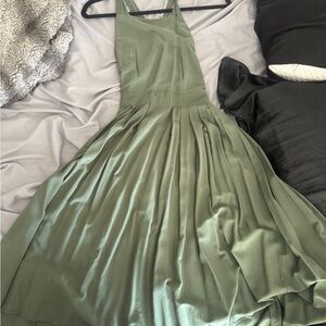 Elegant Green Sleeveless Backless Dress